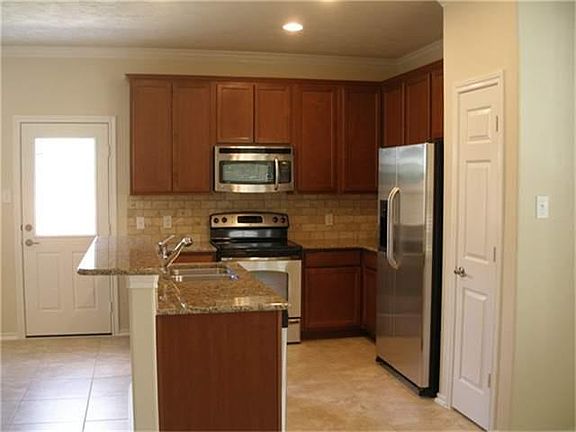 3rd image of 319 Bloomhill Pl