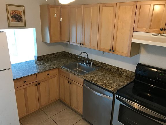 5th image of 961 NW 45th St