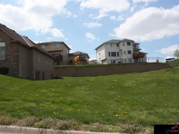 2620 N 32nd St, Omaha, NE 68111