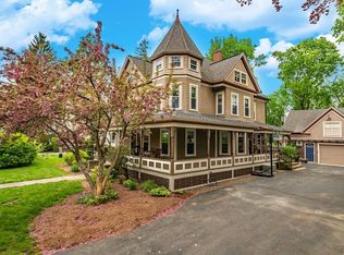 32 Fairfield Ave, Holyoke, MA 01040