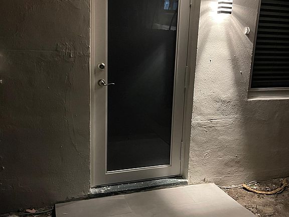 4th image of 820 SE 14th St #A