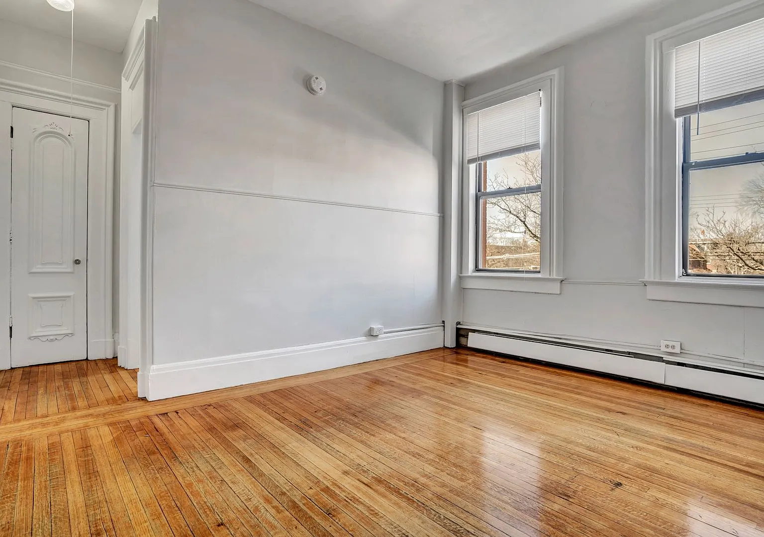 33-35 Howe Street — Photo 2