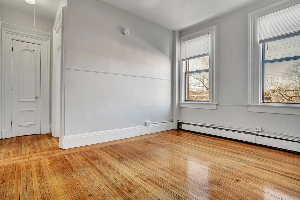 Building Photo - 33 Howe St #35
