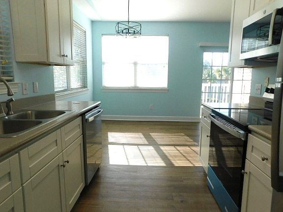 3rd image of 83 Summerfield Ct