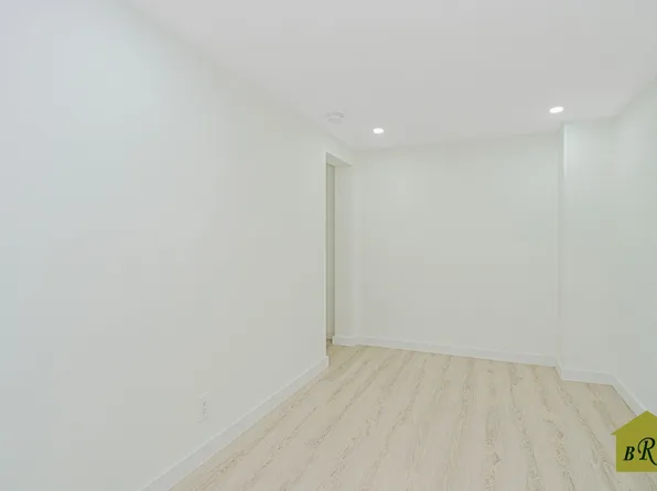 2815 Ocean Parkway image 24 of 32