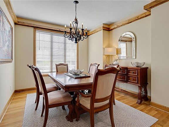 3rd image of 9924 Skyview Ln