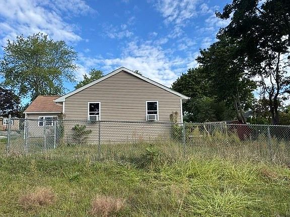 3rd image of 114 Earl Ave