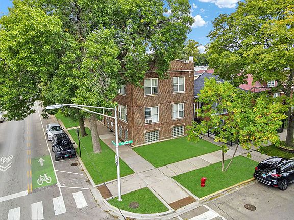 3rd image of 6040 W Wrightwood Ave APT 2W