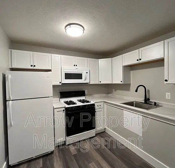 887 N 26th St #24 — Photo 1