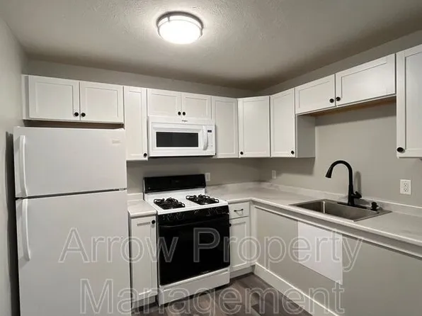 887 N 26th St Unit 24, Lincoln, NE 68503