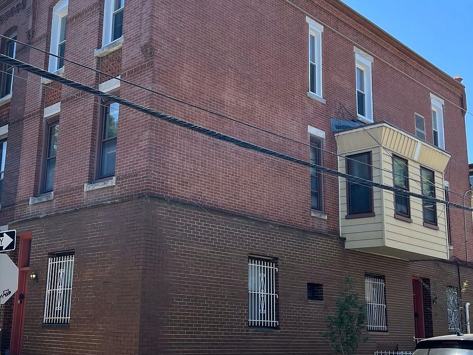 1st image of 838 N Woodstock St #2