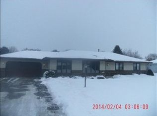 7442 Farview Dr, Cherry Valley, IL 61016