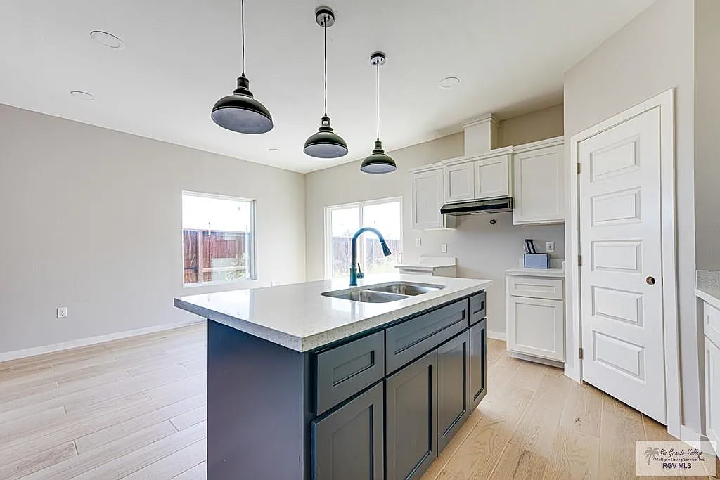 2 bed, 2.5 bath, 1061 sqft, $1,650 — Photo 3