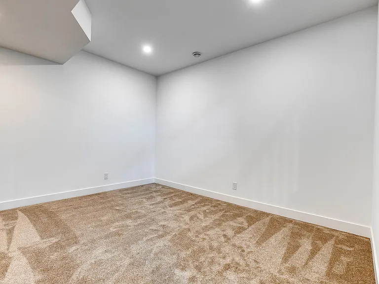 2144 51st Ave SW — Photo 38