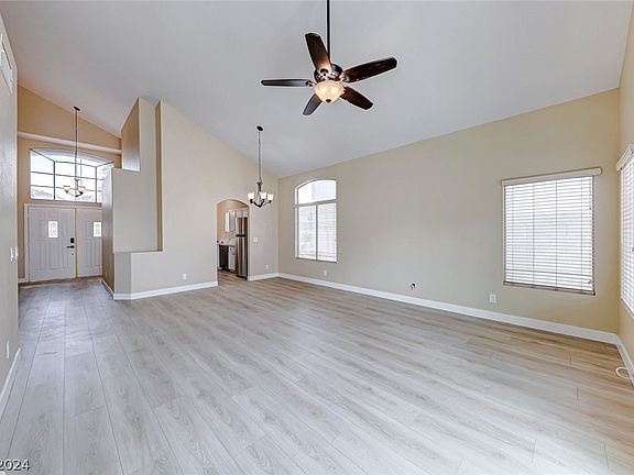 5th image of 926 Dancing Vines Ave
