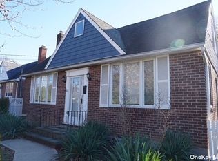 16 Gates St, Greenlawn, NY 11740