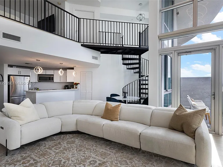 300 S Biscayne Blvd #L-1014 — Photo 2