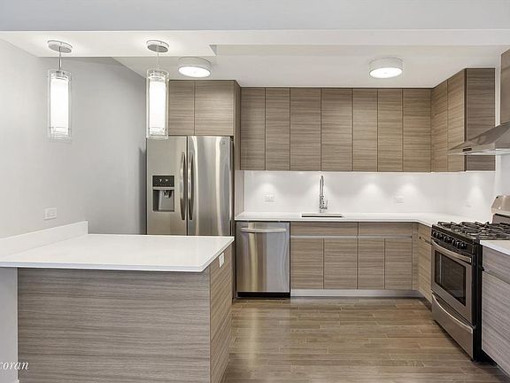 3rd image of 333 E 34th St APT 7M
