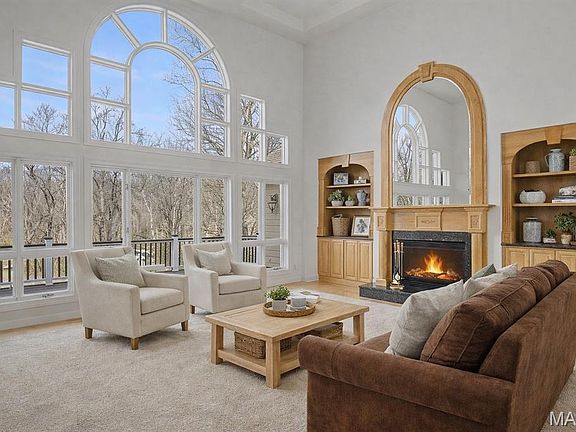 4th image of 20 Dumont Ct