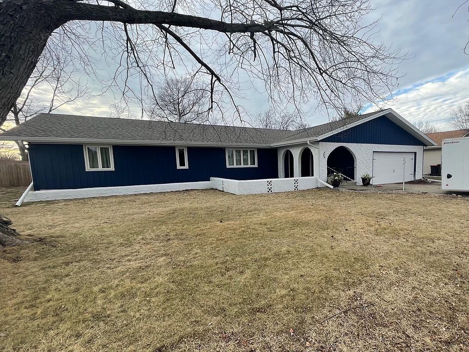 114 Crestwood Dr, Lincoln, IL 62656 Zillow