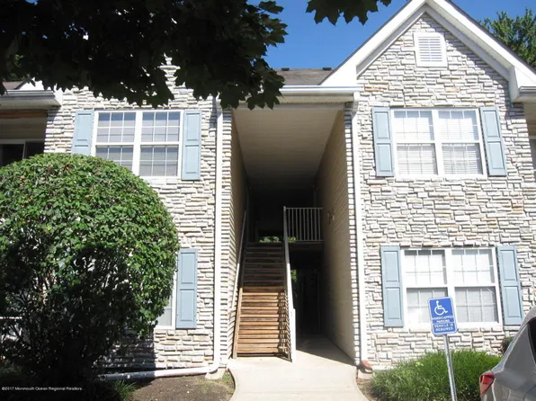 814 Wedgewood Cir, Belford, NJ 07718