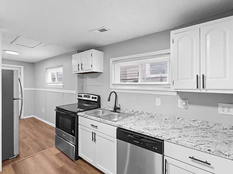 2707 Woodland Ave — Photo 3