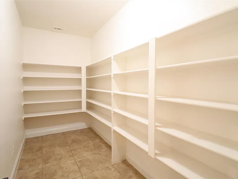 5070 Kerstyn Dr — Photo 19