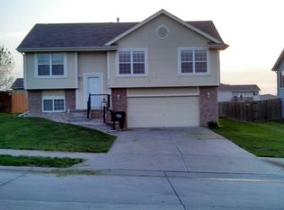 712 Tupelo Ln, Papillion, NE 68133