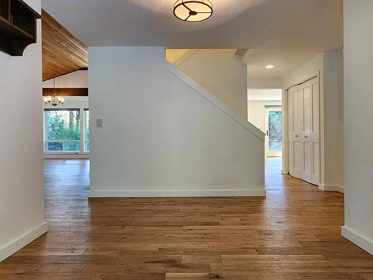 2417 Sahalee Dr W — Photo 7