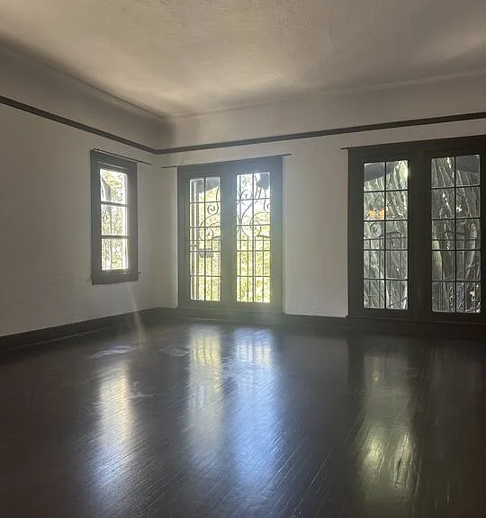 156 N Kenmore Ave — Photo 11
