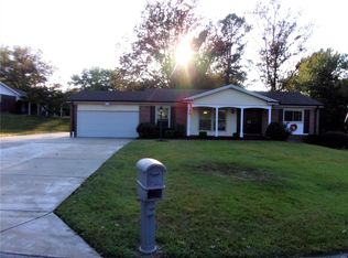 11 Fairway Ct, Florissant, MO 63033