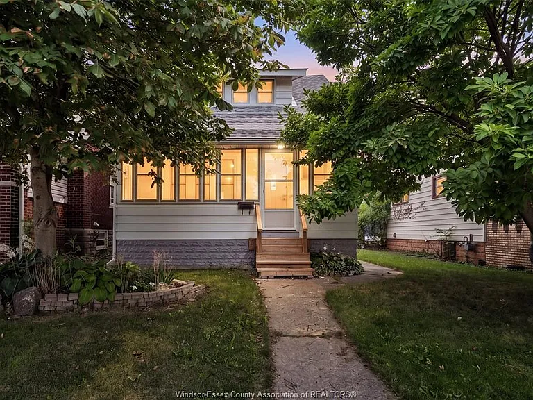 1245 Giles Blvd E — Photo 1