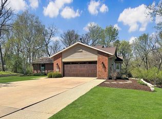 1669 Barberry Cir, Freeport, IL 61032