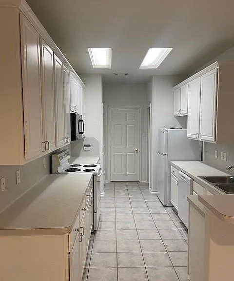 2926 Loganberry Park Ln — Photo 3