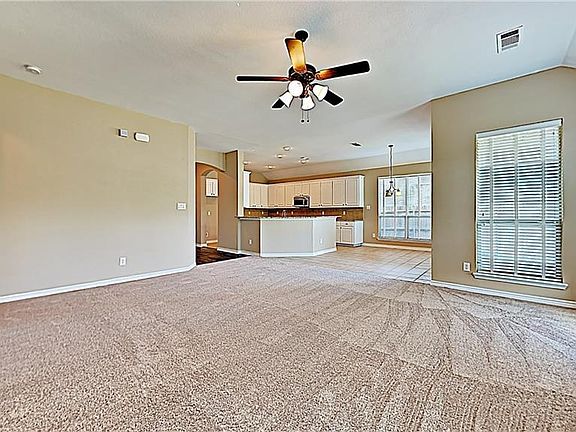 5th image of 670 Plum Dr