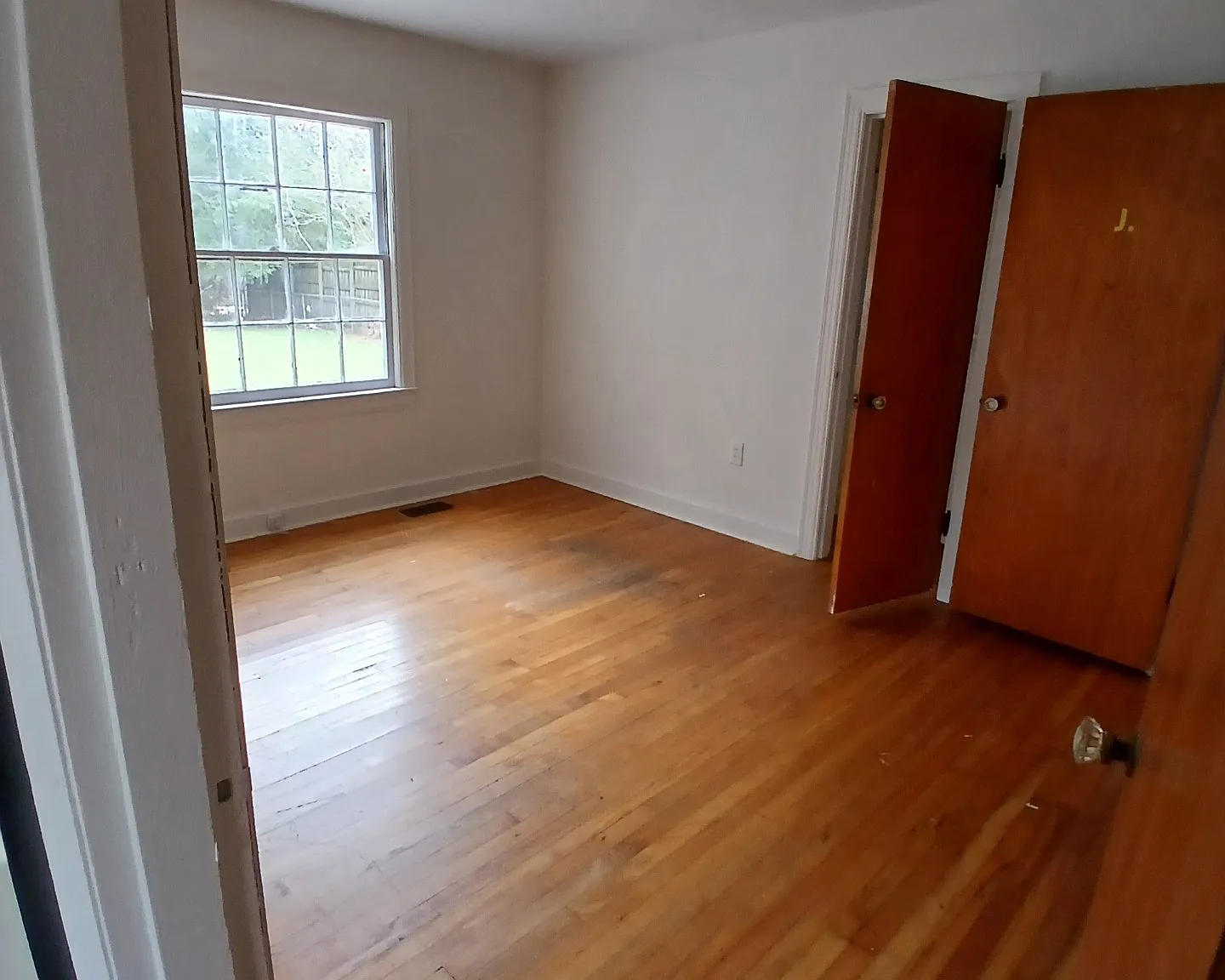 3 bed, $1,200 — Photo 3