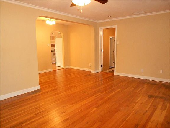 3rd image of 734 Sammons St