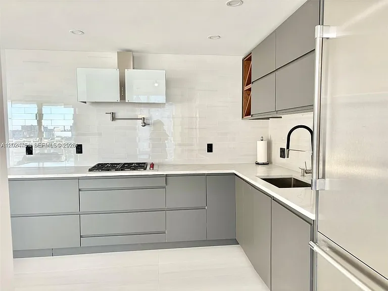 2030 S Ocean Dr #806 — Photo 3