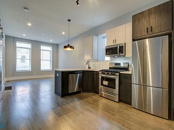2nd image of 1317 W Erie St #1F
