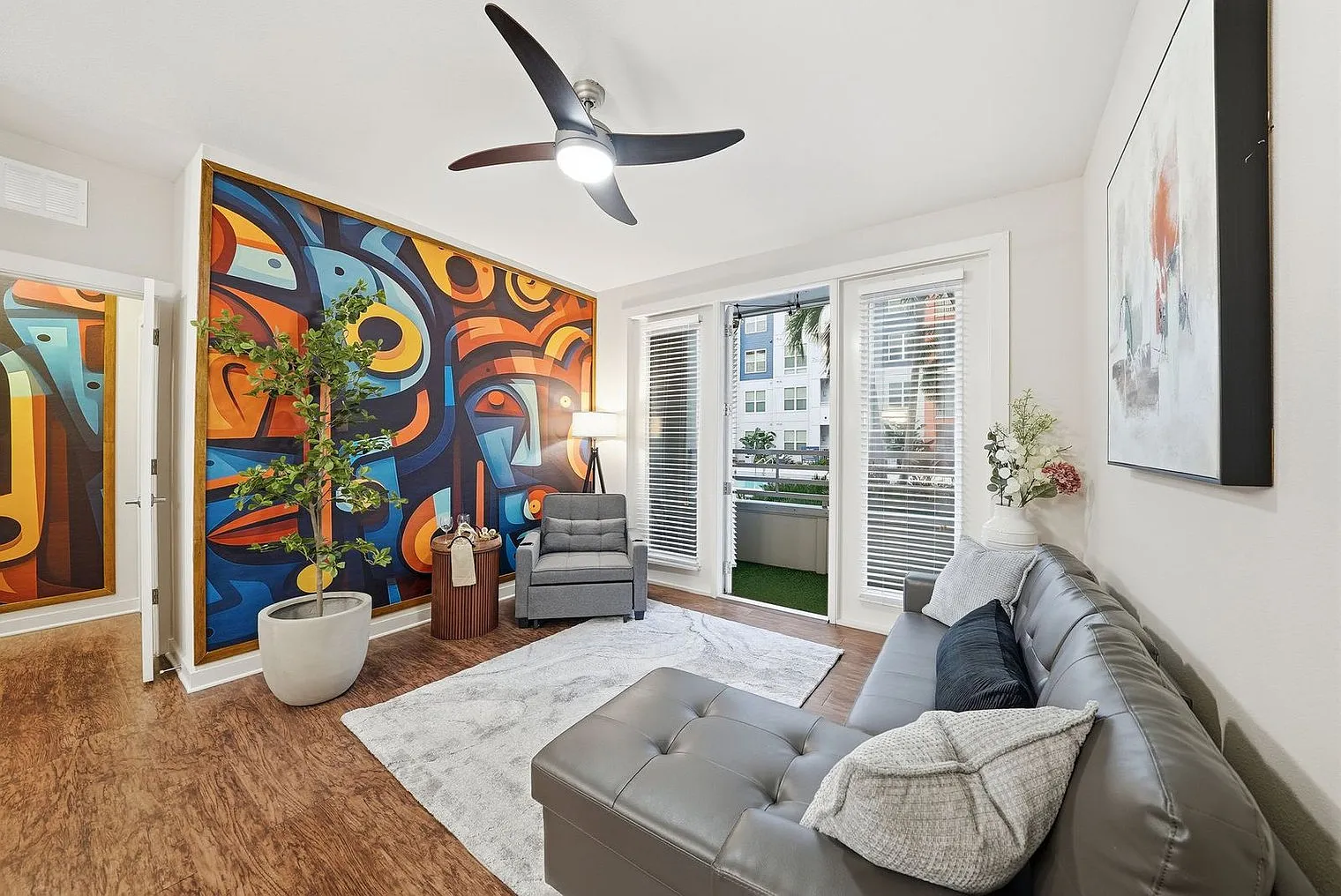 2 bed, 2.0 bath, 1097 sqft, $4,734 — Photo 1