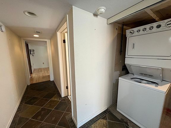 4th image of 517 Gladstone St #2A