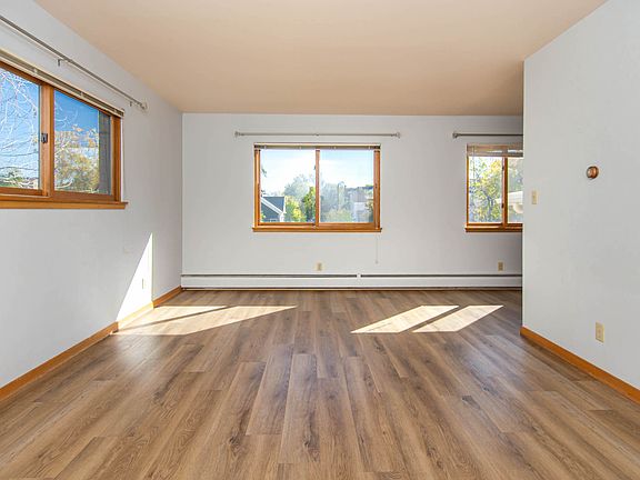 4th image of 815 11th St #4