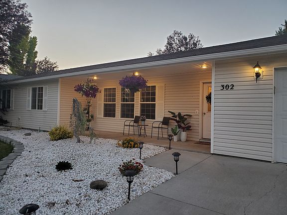 3rd image of 302 Garnet Dr