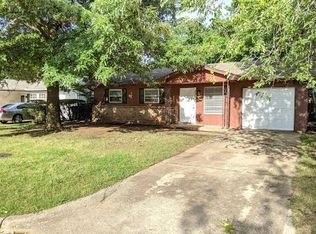 4021 Parkwoods Ln, Midwest City, OK 73110