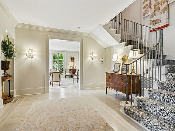 4th image of 611 Hector Ave