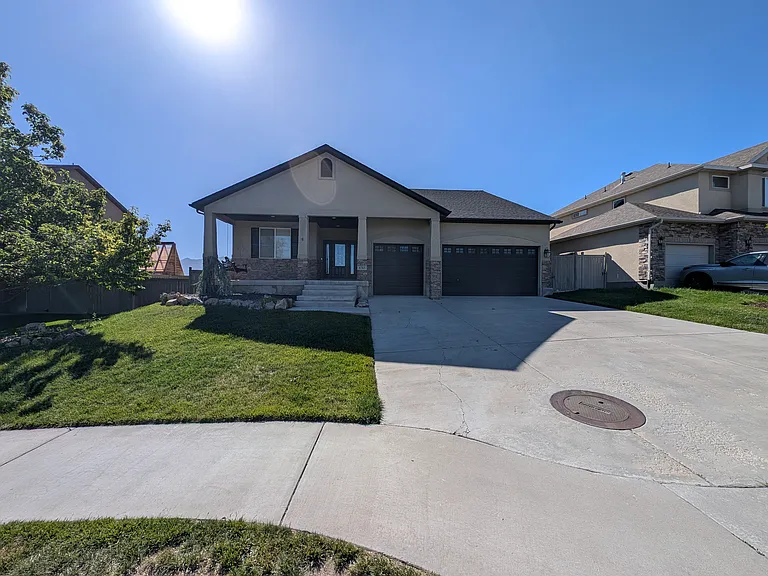 8743 N Franklin Dr — Photo 1