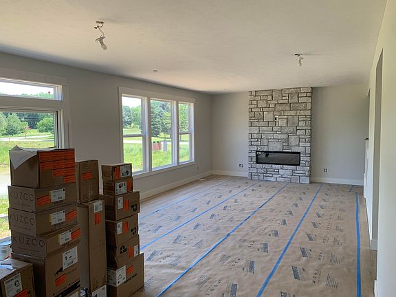5th image of 7900 Woodhurst Dr NE