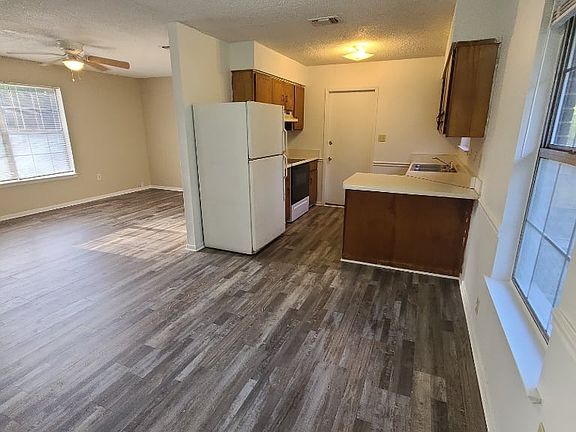 3rd image of 7123 Senterfitt Rd