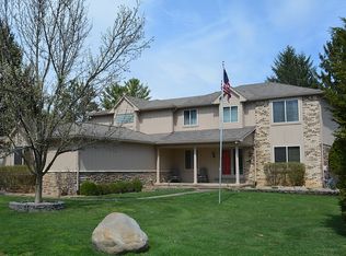 3240 Ravinewood Dr, Commerce Township, MI 48382