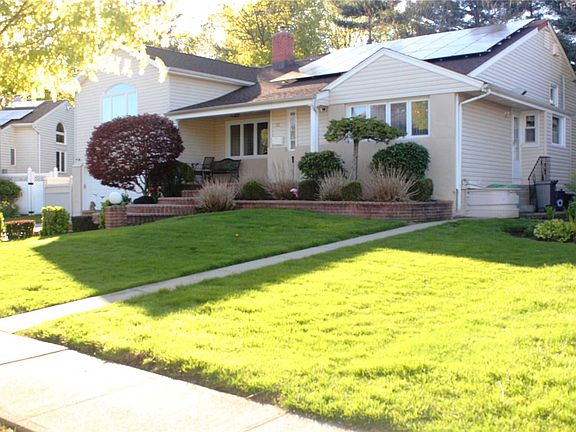 3rd image of 21 Greentree Cir